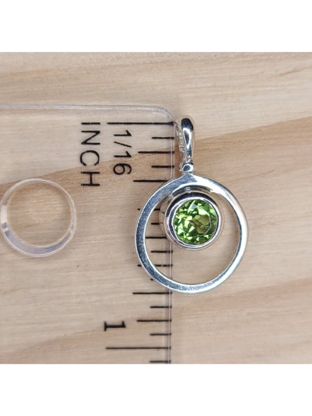Sterling Silver Circle Pendant With Green Gemstone Accent Vintage .75" - Picture 6 of 6